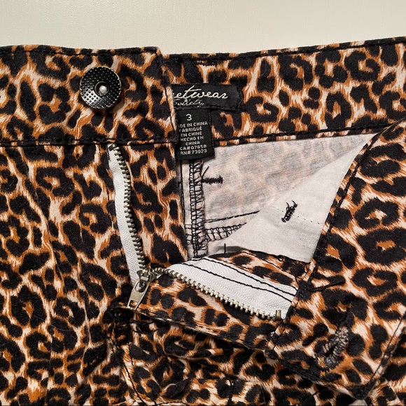 Leopard Print Shorts - Picture 3 of 3